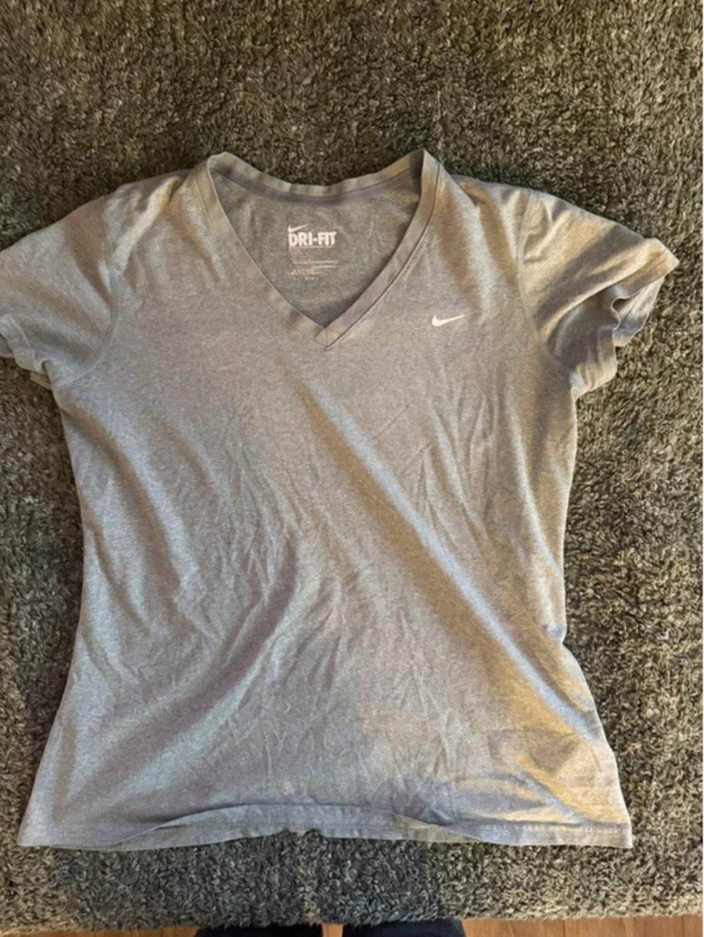 Nike Dri-FIT Women's Gray V-Neck T-Shirt Regular Fit Size Large